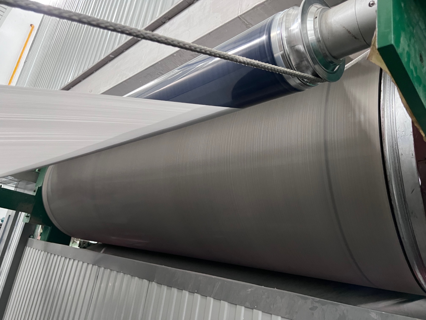 Fluoron sleeve in operation on an industrial production line
